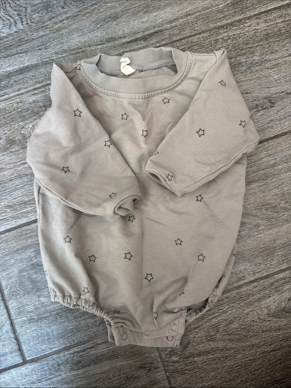 Quincy Mae Star-Print Long Sleeve One-Piece 0-3 months
